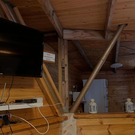 בקתת עץ בחורש במנות - דום גיאודזי - Wooden cabin in מנות מראה חיצוני תמונה