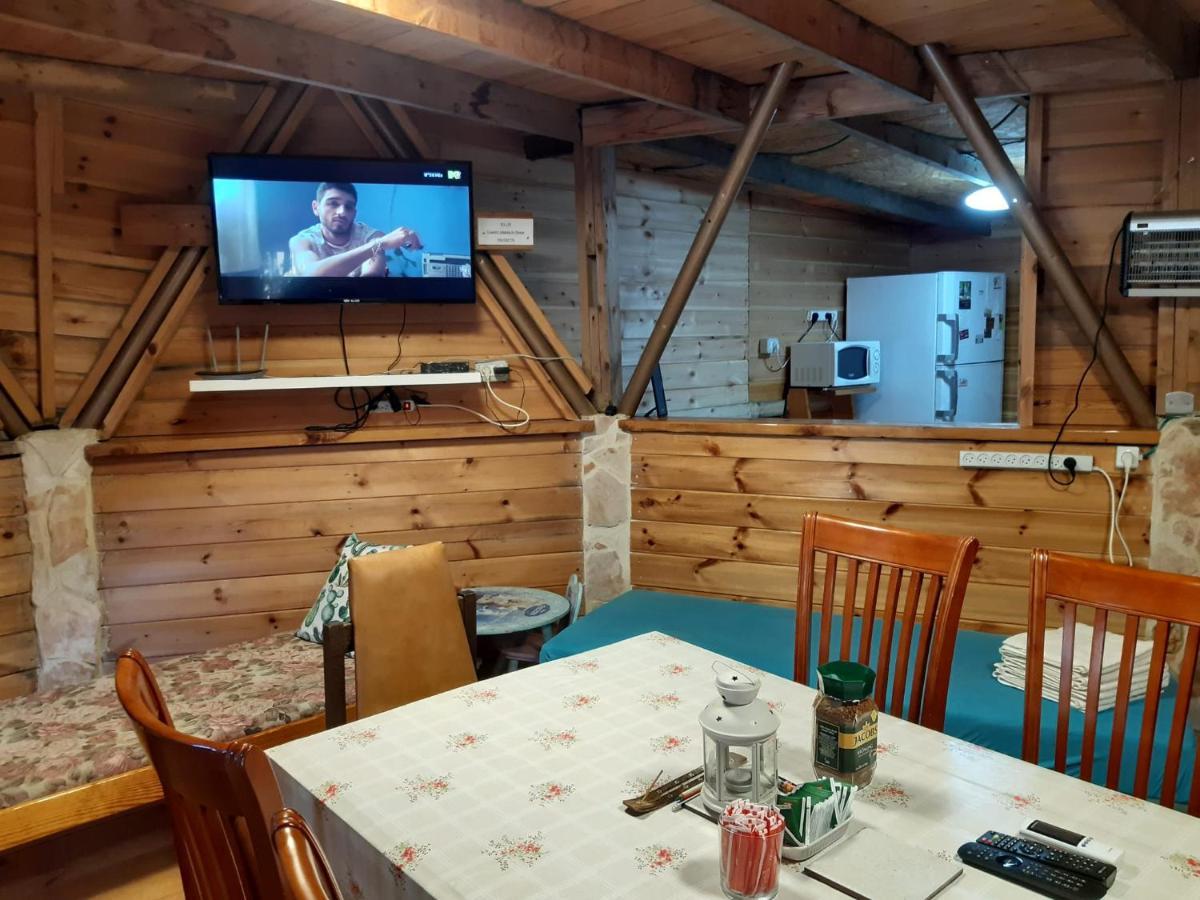 בקתת עץ בחורש במנות - דום גיאודזי - Wooden cabin in מנות מראה חיצוני תמונה