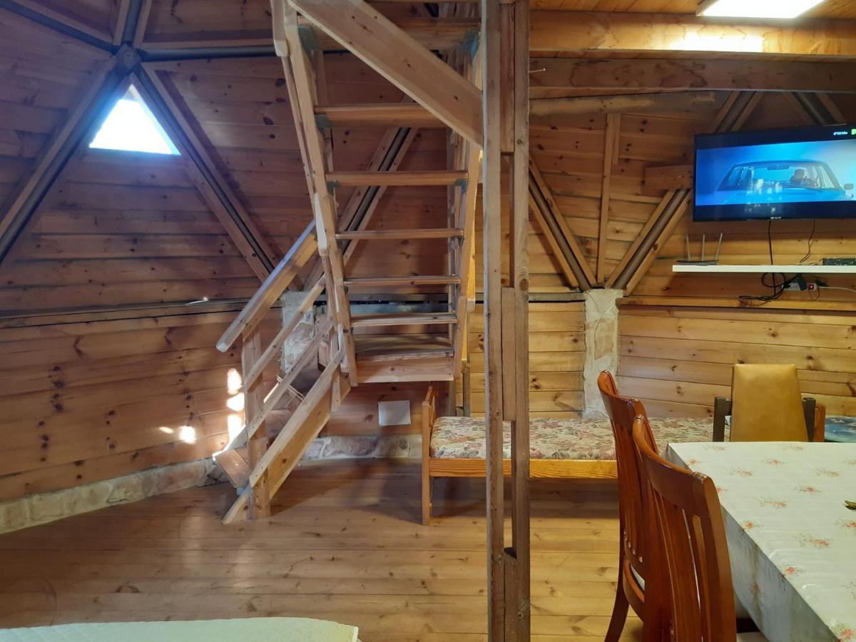 בקתת עץ בחורש במנות - דום גיאודזי - Wooden cabin in מנות מראה חיצוני תמונה