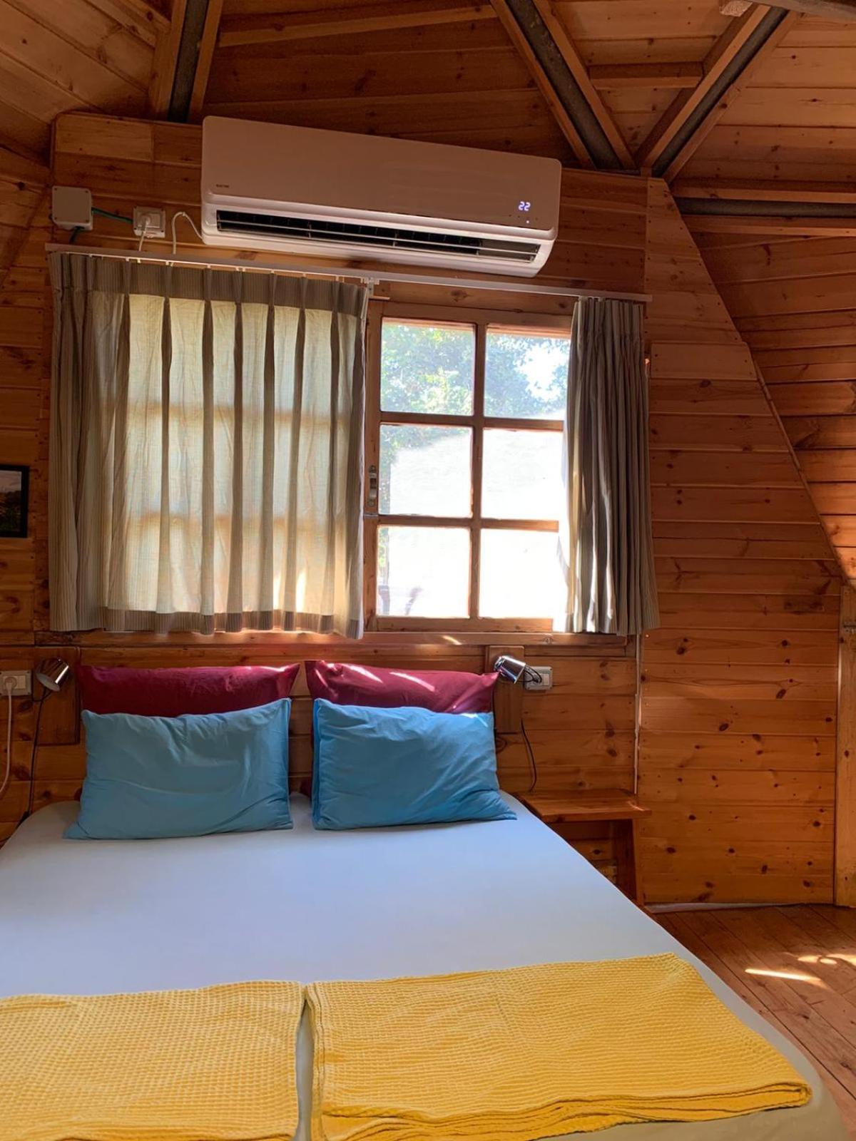 בקתת עץ בחורש במנות - דום גיאודזי - Wooden cabin in מנות מראה חיצוני תמונה