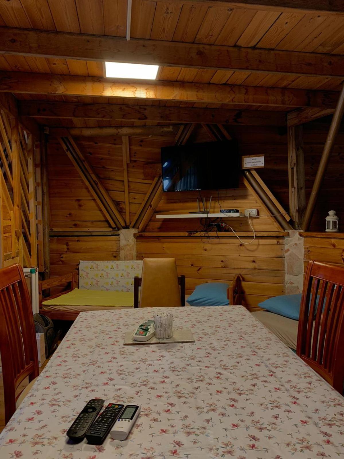 בקתת עץ בחורש במנות - דום גיאודזי - Wooden cabin in מנות מראה חיצוני תמונה