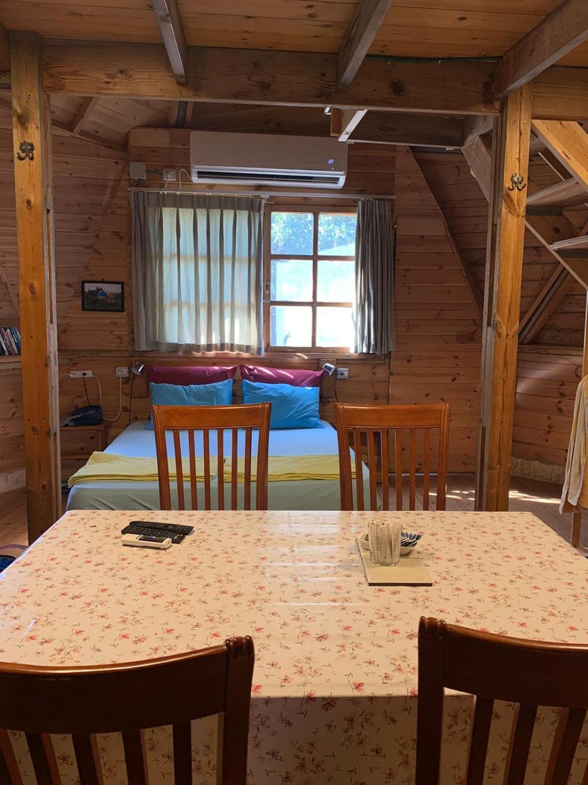 בקתת עץ בחורש במנות - דום גיאודזי - Wooden cabin in מנות מראה חיצוני תמונה